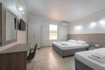 Апартаменты Люкс (с кухней и террасой с видом на море и горы) в Гостинице Эллада