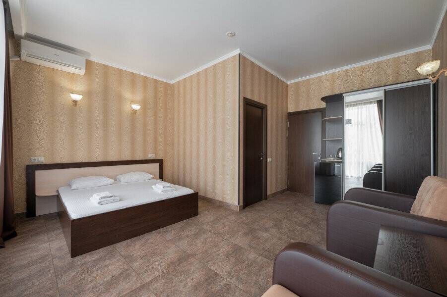 Фотографии номера Делюкс в Гостинице Эллада Лазаревское